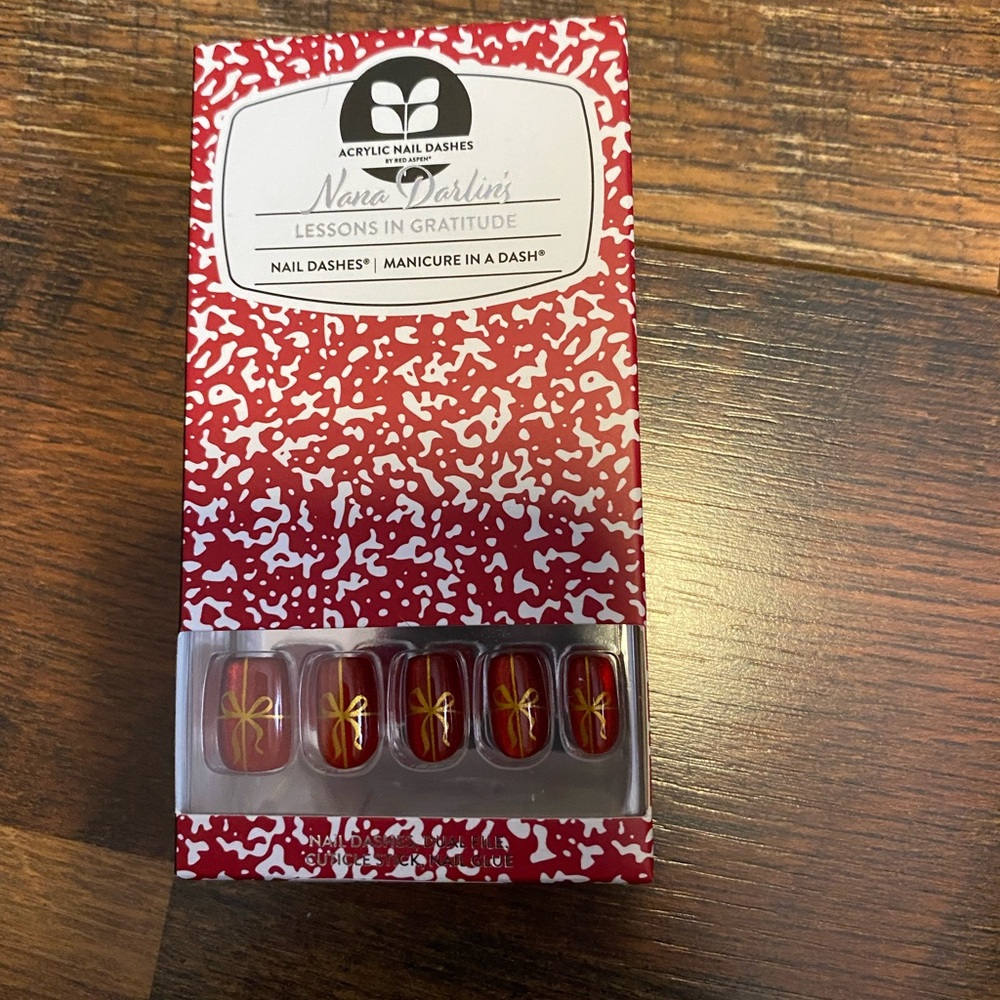 Red Aspen Nail Dashes